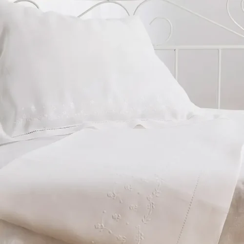Juego de cama bordado a mano
